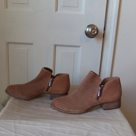 Vince Camuto Tan Perforated Leather Booties sz 7.5 - Picture 2 of 14